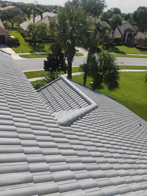 Tile roofing on a South Florida home